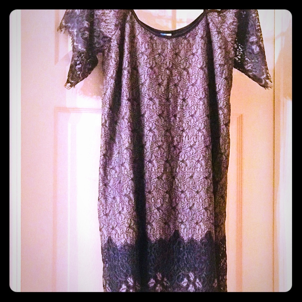 NWT Francesca’s off-the-shoulder navy lace dress